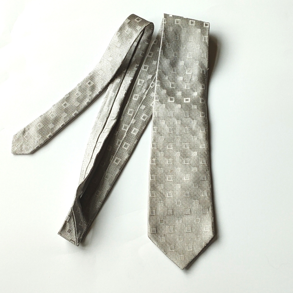 Silver Italian silk Escada tie handmade in Italy